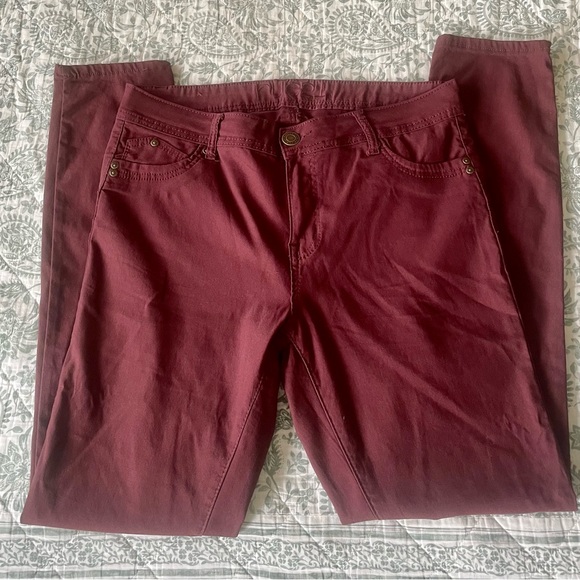 Rue 21 Burgundy Jegging - Picture 2 of 7